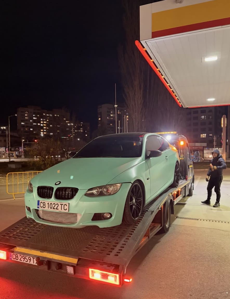 Транспорт на BMW с репатрак през нощта в София
