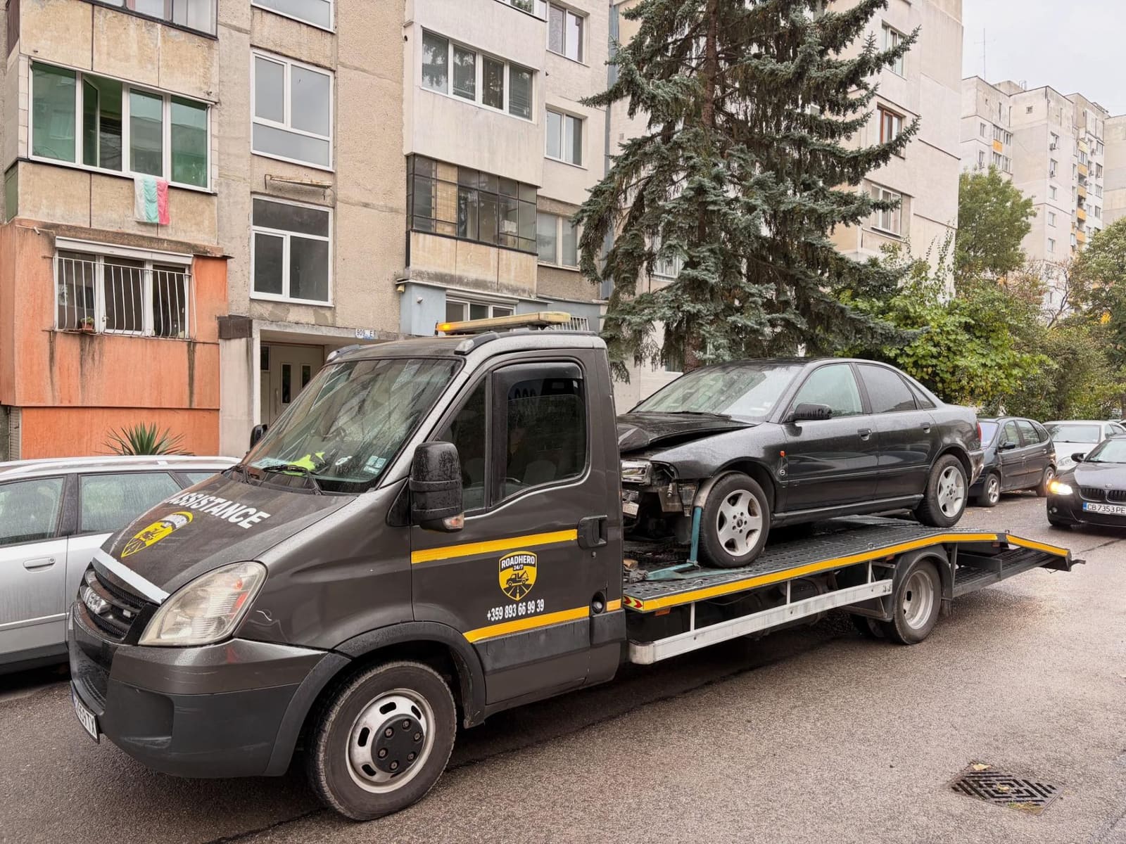 Репатрак на RoadHero с катастрофирал автомобил в жилищен квартал в София
